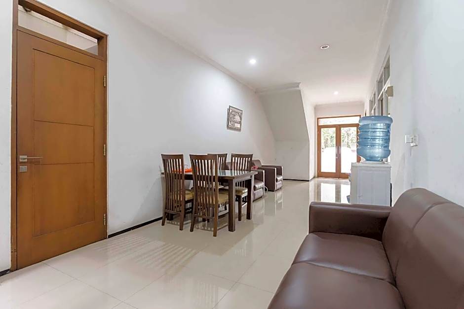 Aimer Guest House Syariah Mitra RedDoorz