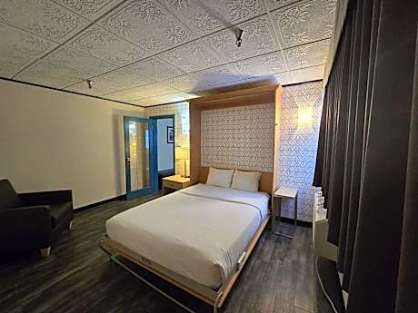 Queen Muphy Bed Room - Non-Smoking