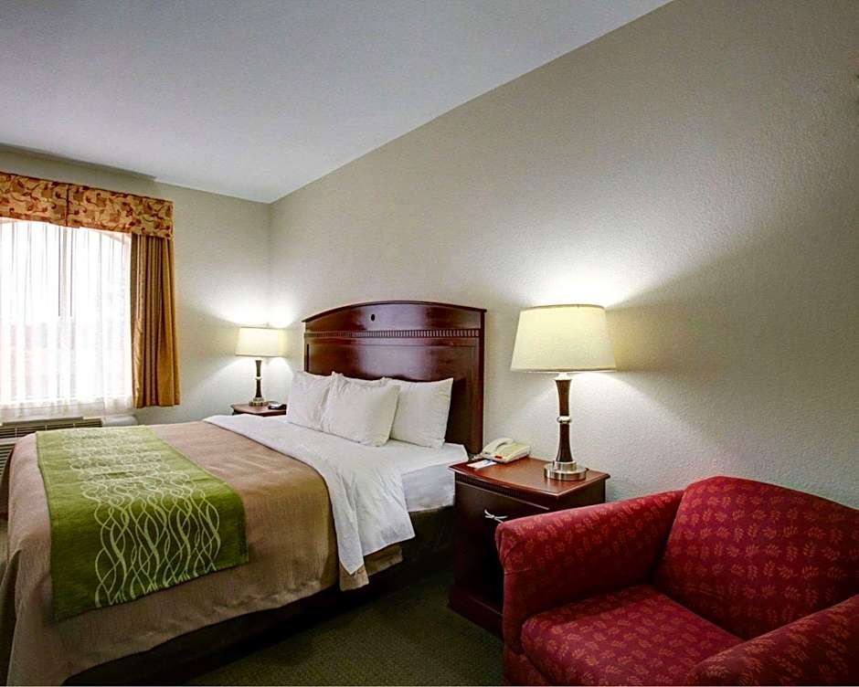 Photo 1 of 3 of 1 King Bed, Accessible