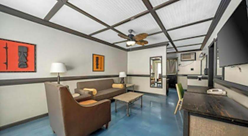 Caliente Tropics Hotel