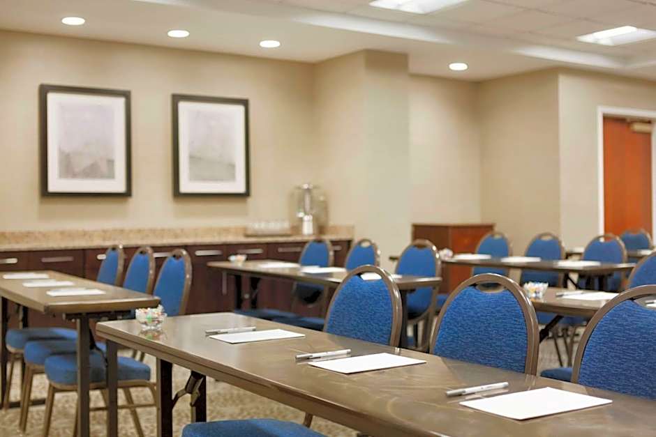 Hampton Inn By Hilton Long Island - Brookhaven