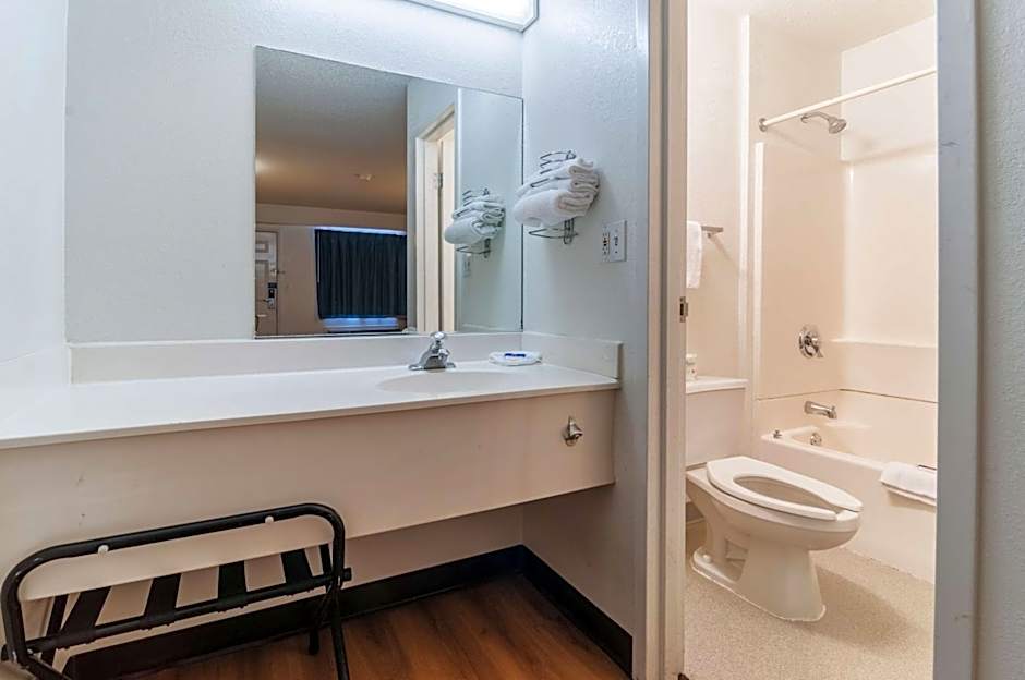 Motel 6-Farmington Hills, MI - Northwest - Farmington Hills