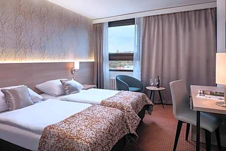 Special Offer - Double Room with Gym and Pool Access