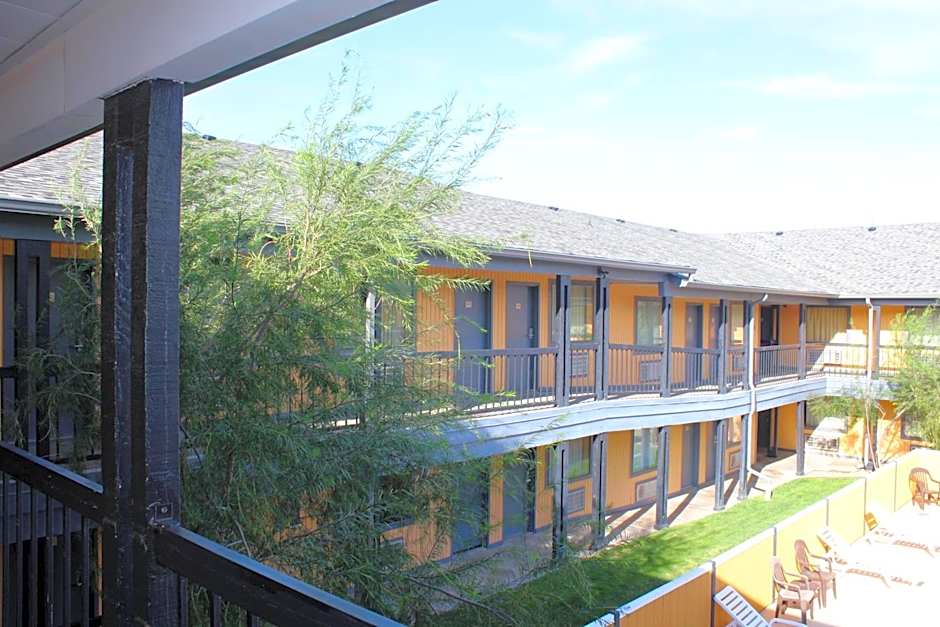 The Executive Inn & Suites