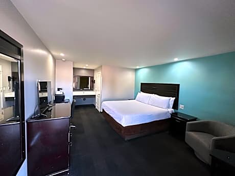 Deluxe King Room - Non-Smoking