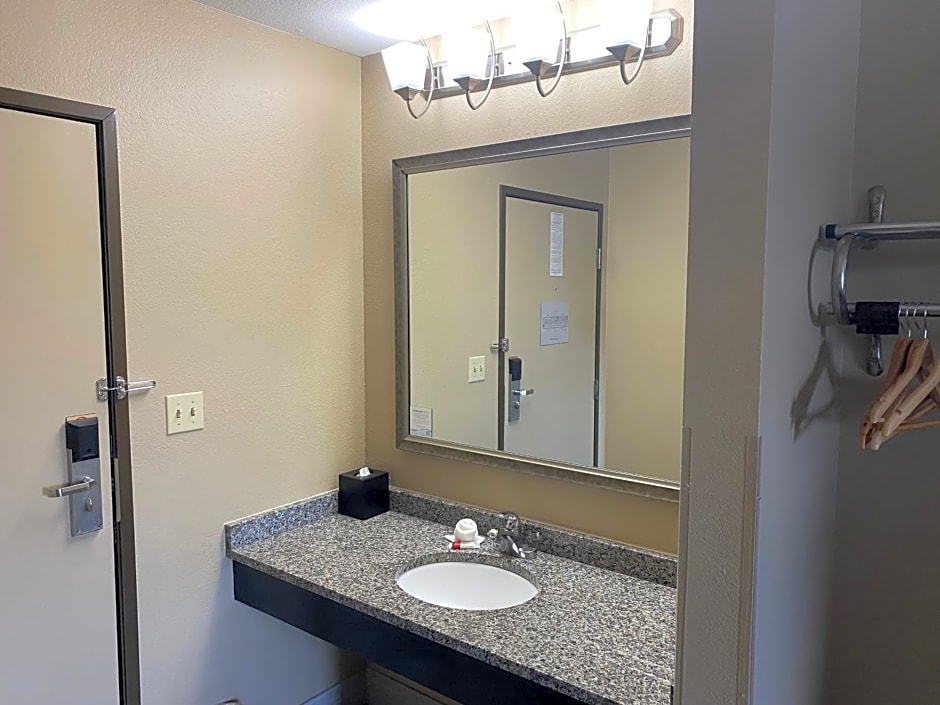 Super 8 by Wyndham Independence KS