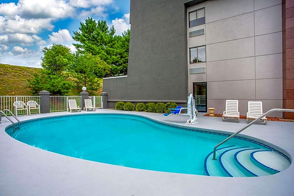 La Quinta Inn & Suites by Wyndham Roanoke Salem