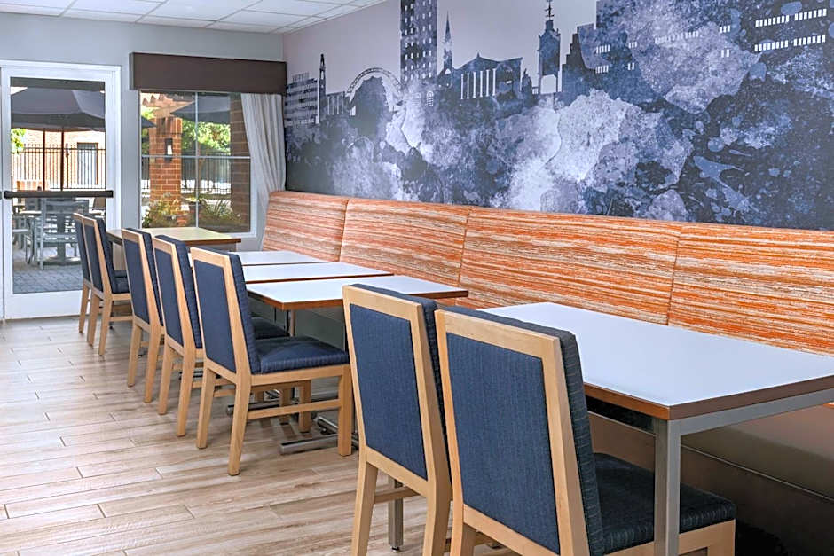 Hampton Inn By Hilton & Suites Charlottesville-At The University