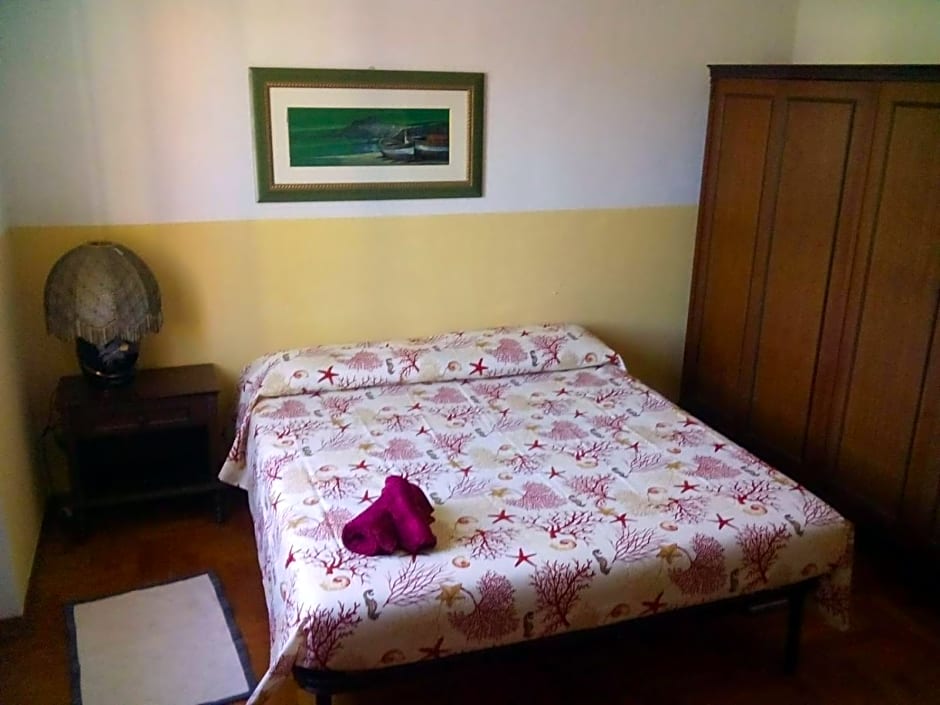 Photo 1 of 10 of Max b&b