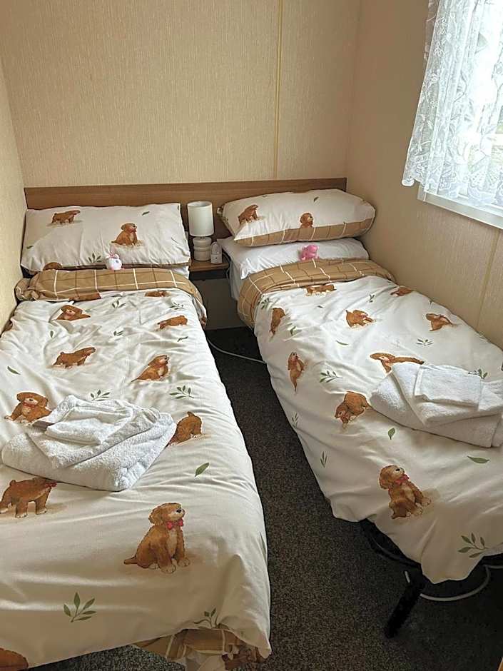 Holiday home cherry tree Burgh castle Great Yarmouth