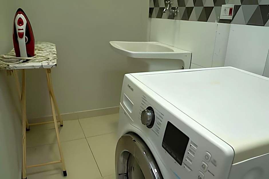 Sobrado com 1 suite 2 quarto ar 1km Shopping JL