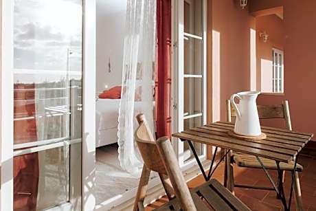 Superior King Suite with Partial Sea View