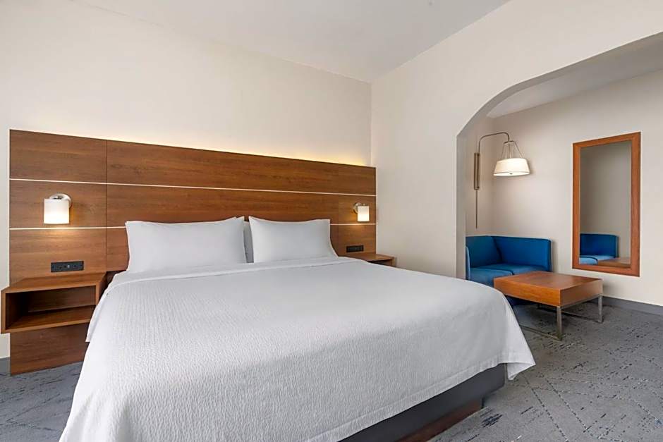 Holiday Inn Express & Suites Harrison By IHG