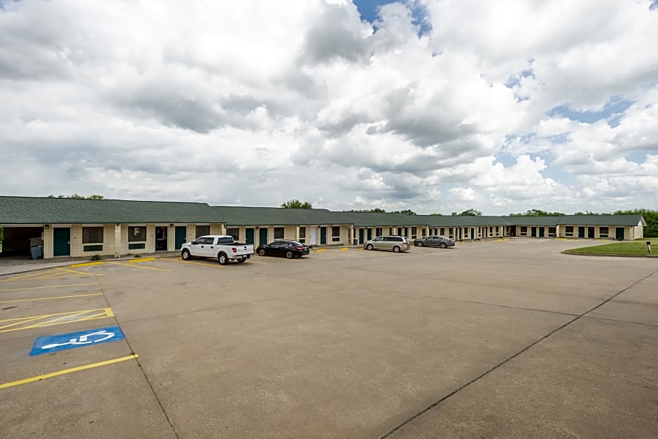 Three Rivers Executive Inn & Suites By OYO