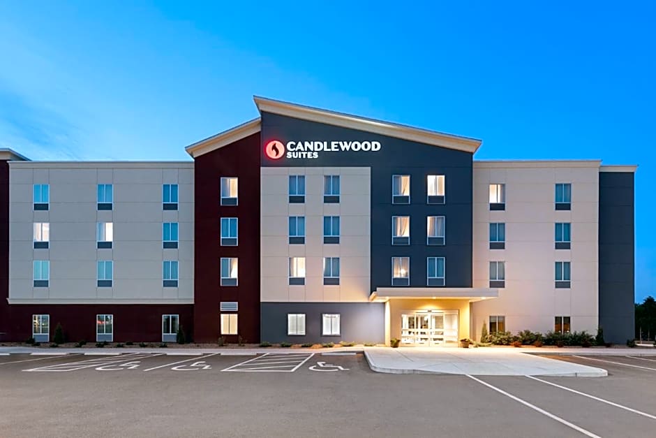 Candlewood Suites McPherson By IHG
