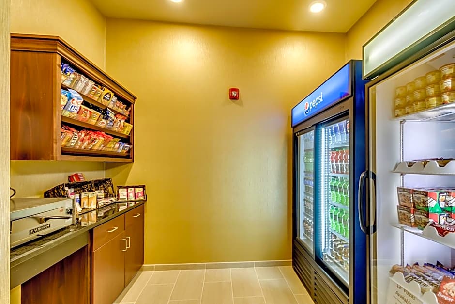 Cobblestone Inn & Suites - Waverly