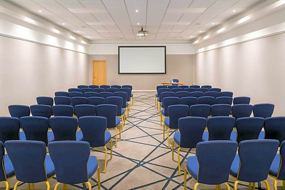 Renaissance by Marriott London Heathrow Hotel