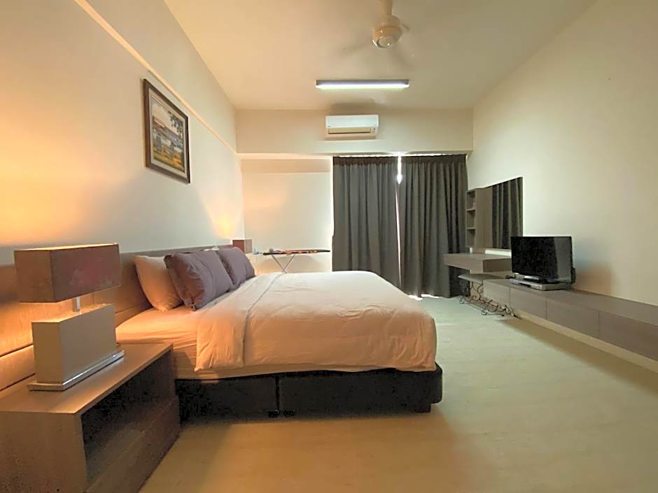 By The Sea Side Seaview and Mountain View 252