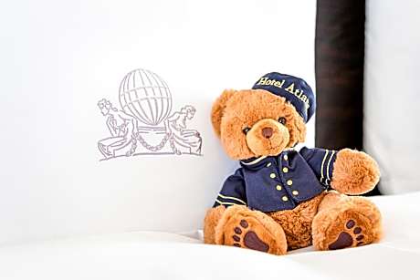 Superior 1 Bedroom Suite with 1 King, Lake view