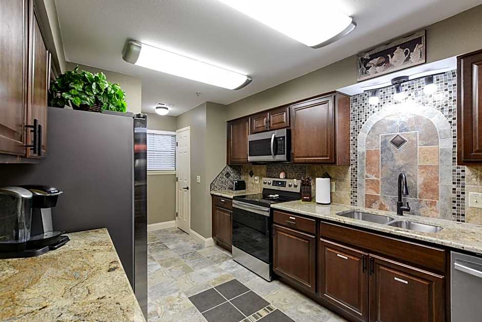 Luxury Condos at Thousand Hills - Heart of Branson - Beautifully remodeled - Spacious and Affordable