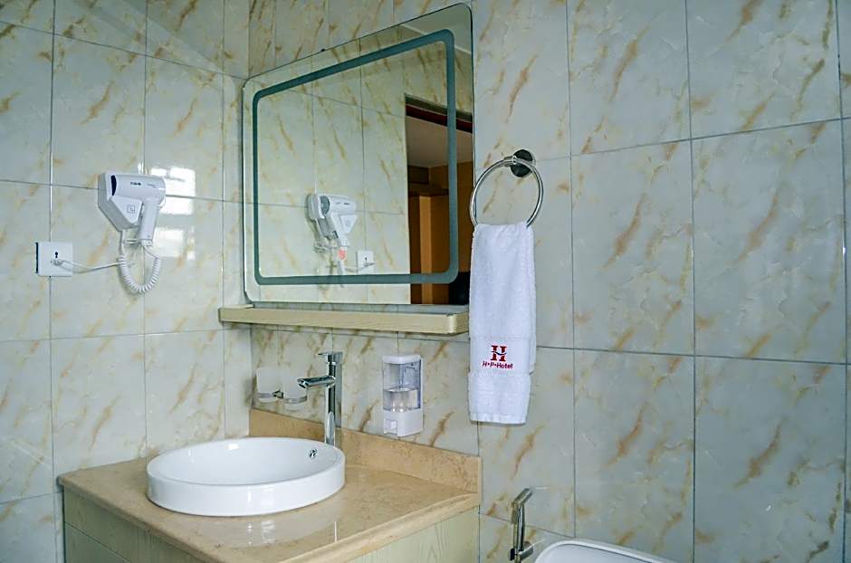Hillside Plaza Hotel