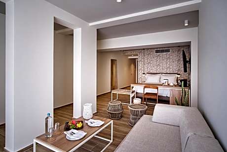 Junior Suite Triple with Private Pool