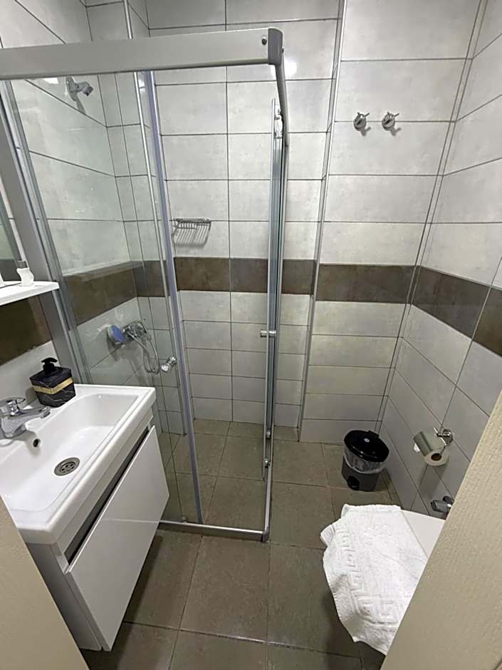 R HOUSE HOTEL