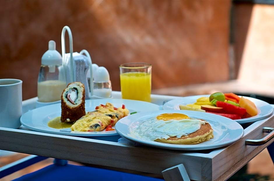 Hotel Mercurio - Caters to Gay Men