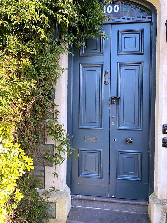 Number One Hundred Bed And Breakfast