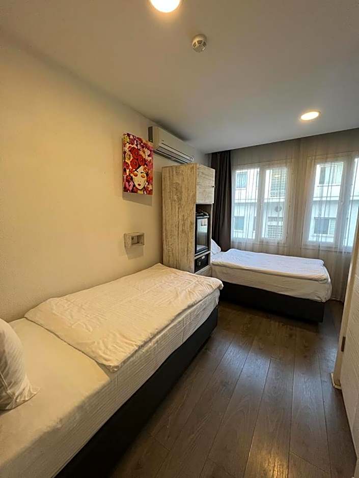 Piano Hotel