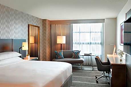 Club Level, Club lounge access, Guest room, 1 King