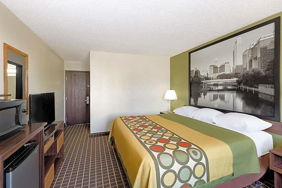 Super 8 by Wyndham Norfolk