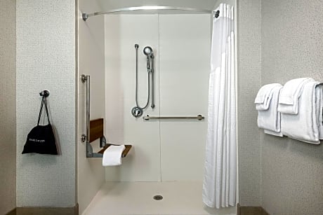 King Room - Hearing Accessible - Roll-in Shower