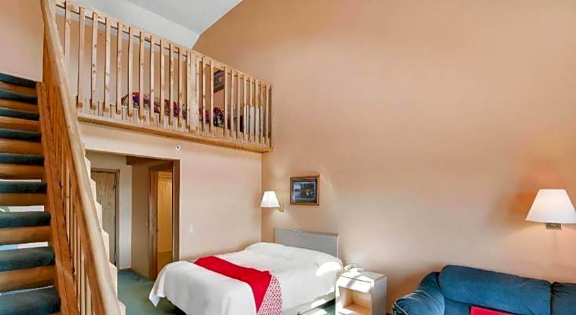 Casa Loma Inn & Suites by OYO Davenport IA near I-80