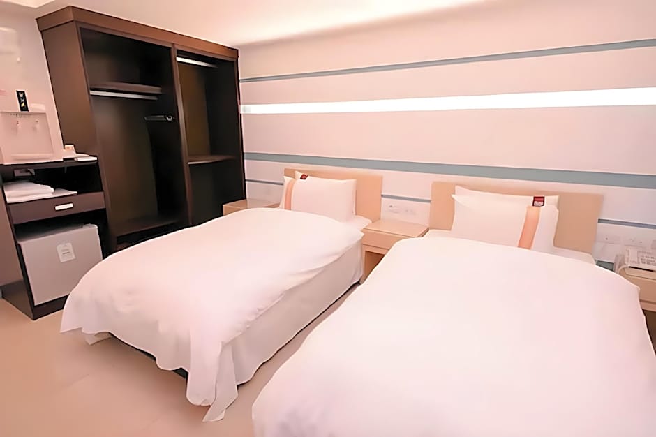 Kiwi Express Hotel - Kaohsiung Station