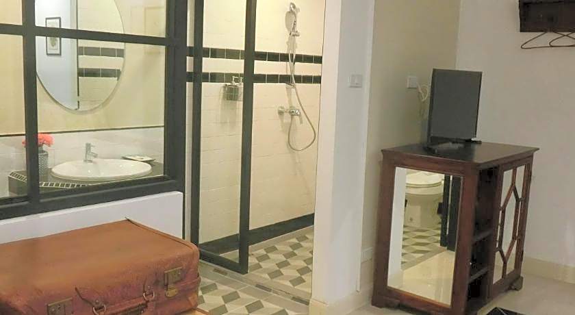 Bloom Boutique Hotel and Cafe