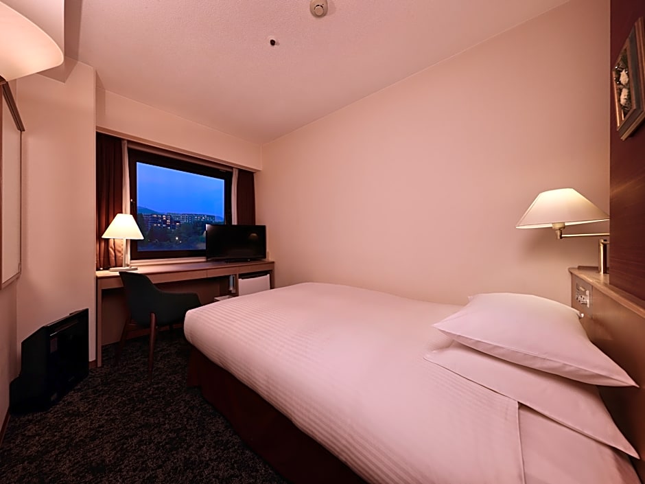 Minamisenri Crystal Hotel