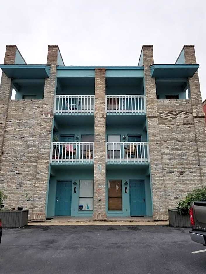 Affordable SPI family condo - walking distance to the beach, Sleeps 6, Third Floor, 2025 Traveler Award