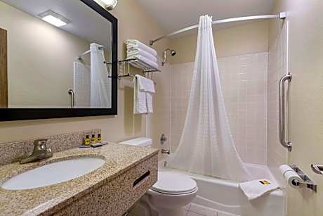 Queen Room with Two Queen Beds and Bath Tub - Mobility Accessible