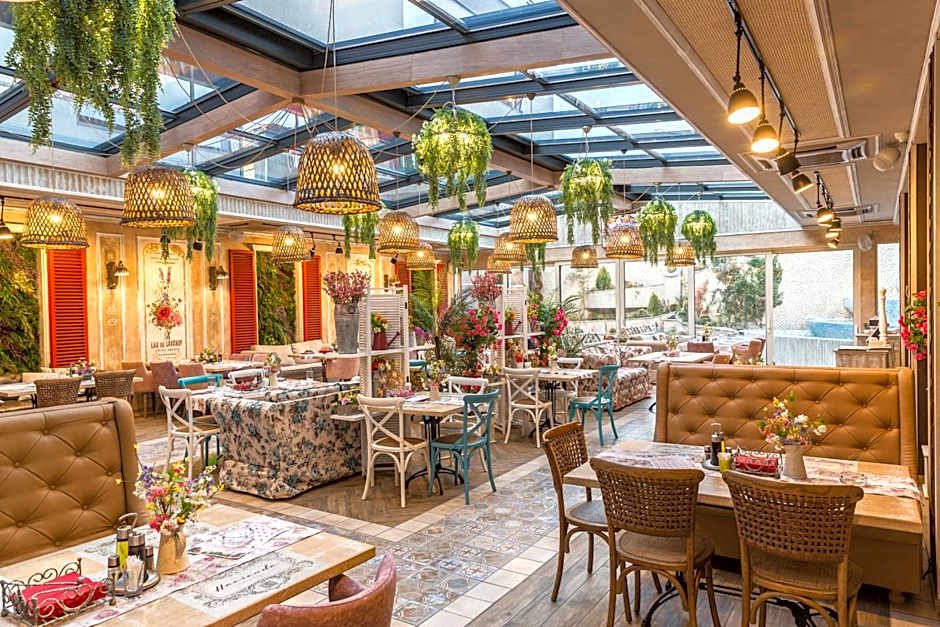 Cosmopolitan Hotel & Wellness