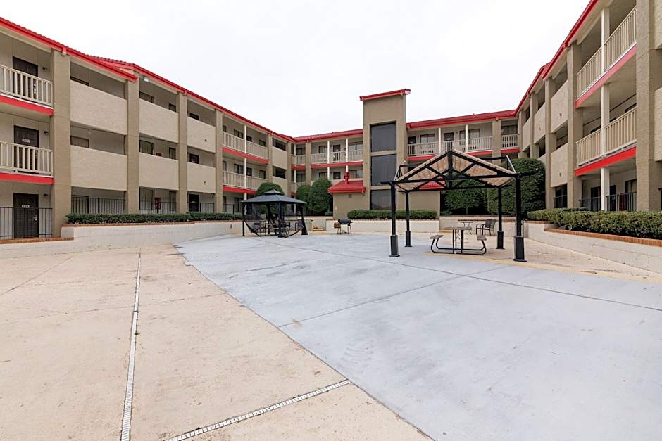 OYO Hotel Irving DFW Airport North