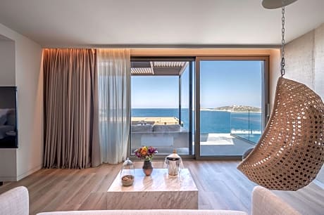 Superb Sea View Suite with Private Pool
