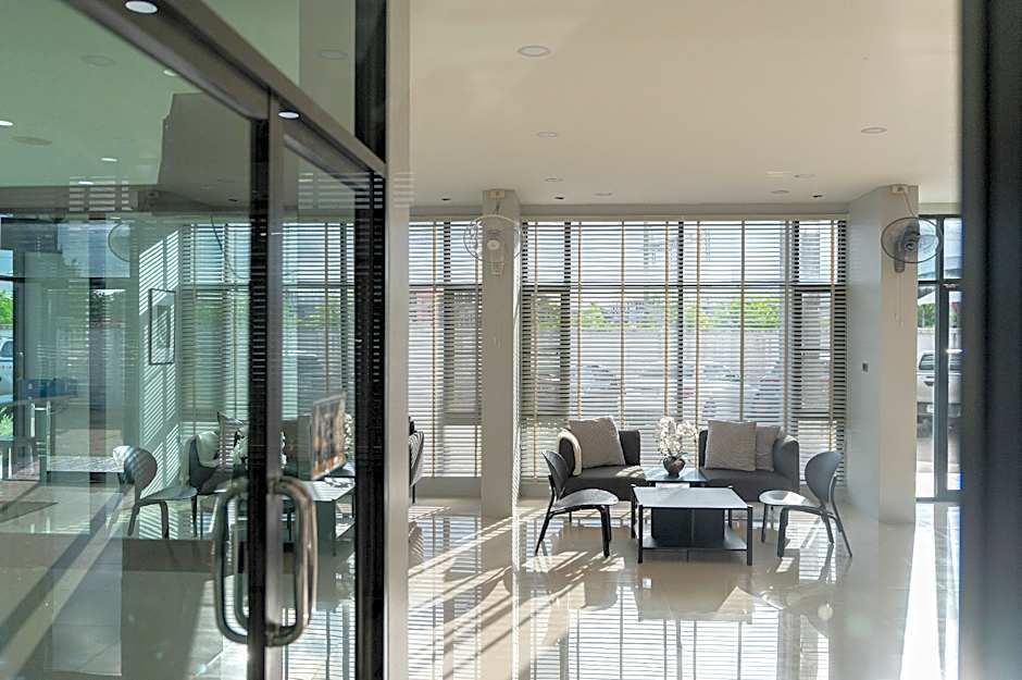 C2U Hotel Uthai Thani