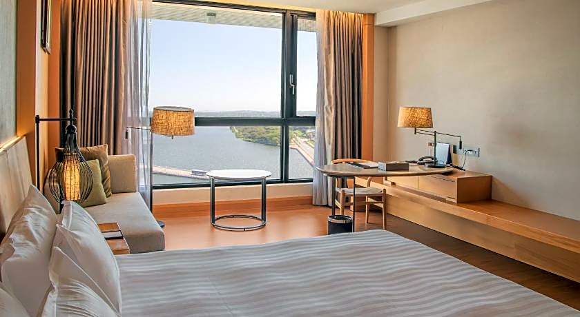 Golden Lake Hotel