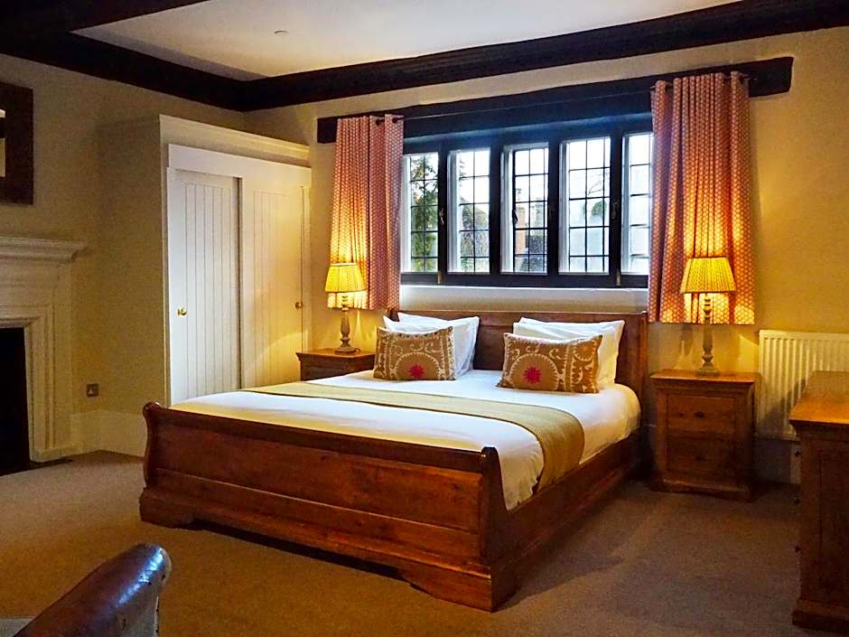 Bear and Ragged Staff