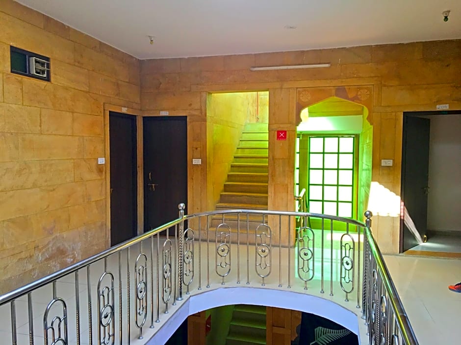 Hotel Marina Mahal
