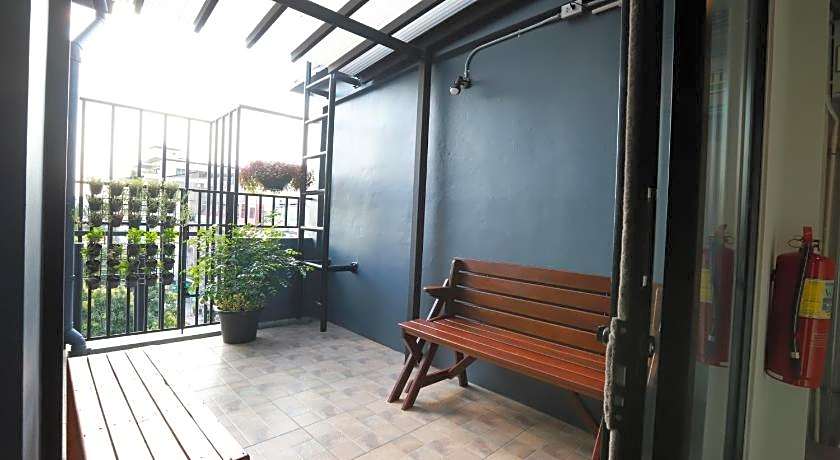 Post Factory Bed & Breakfast Hostel