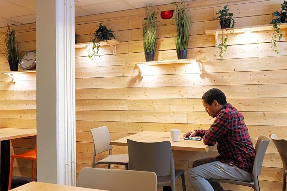 Slottsskogens Hostel