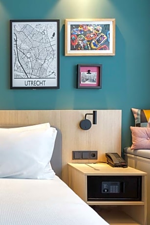 Queen Accessible Room