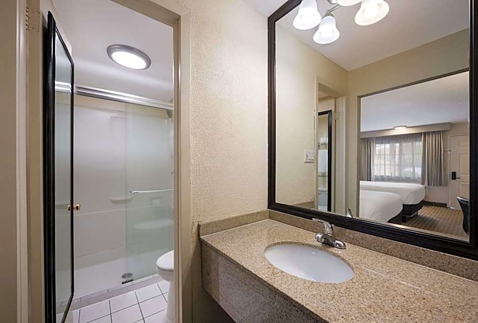 SureStay Plus by Best Western Woodbury Inn